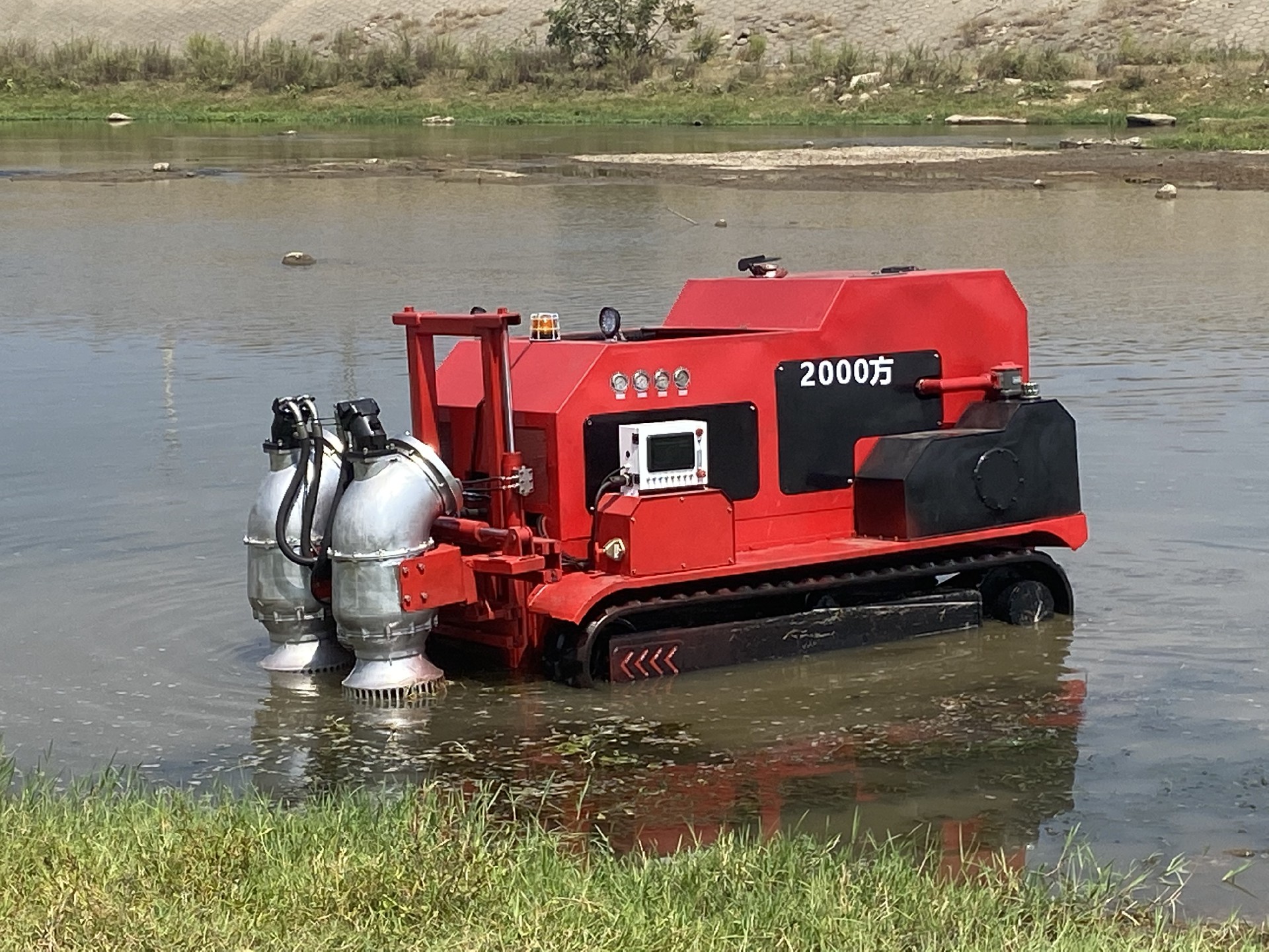 自帶動力履帶式防汛排水機器人