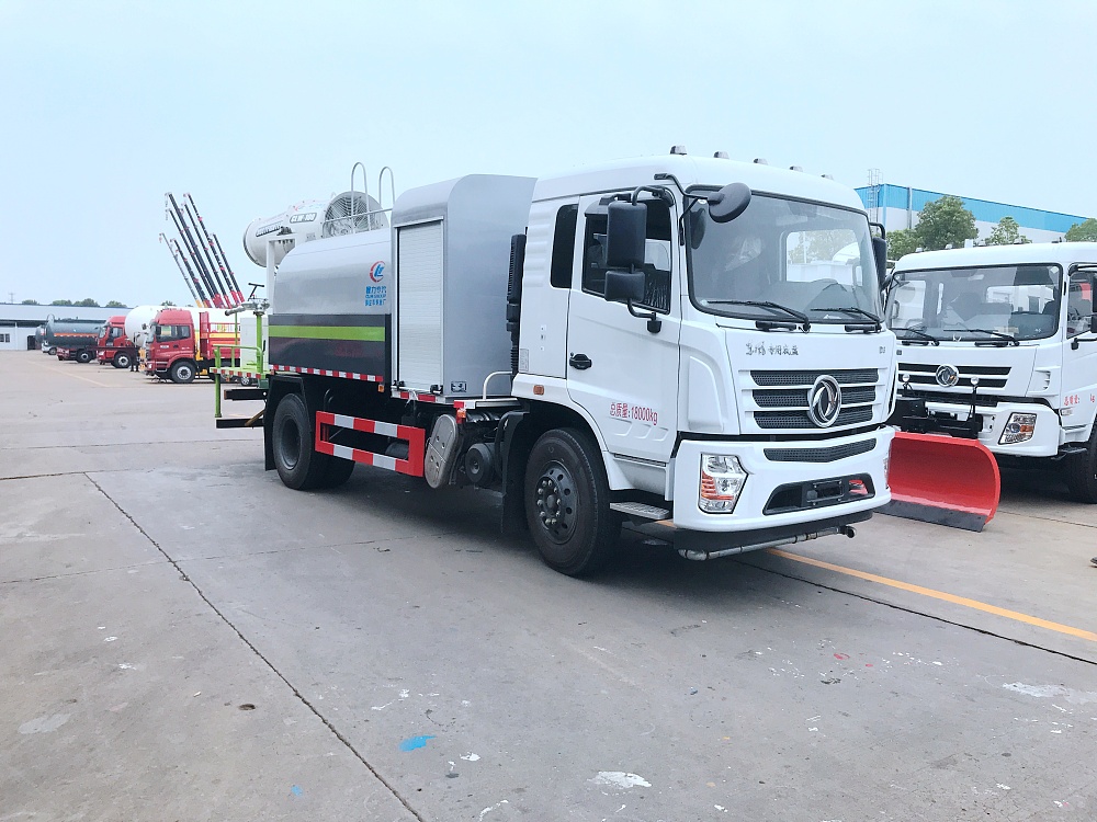 東風(fēng)專底抑塵噴霧車(國六10立方/50-100米霧炮)